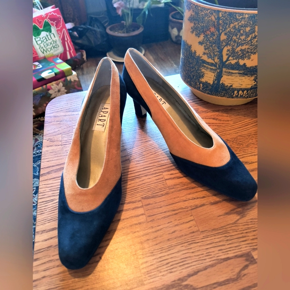 Vintage 80s Suede Pump Blue and Tan Made in Spain Size 9